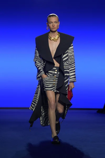 Look 10